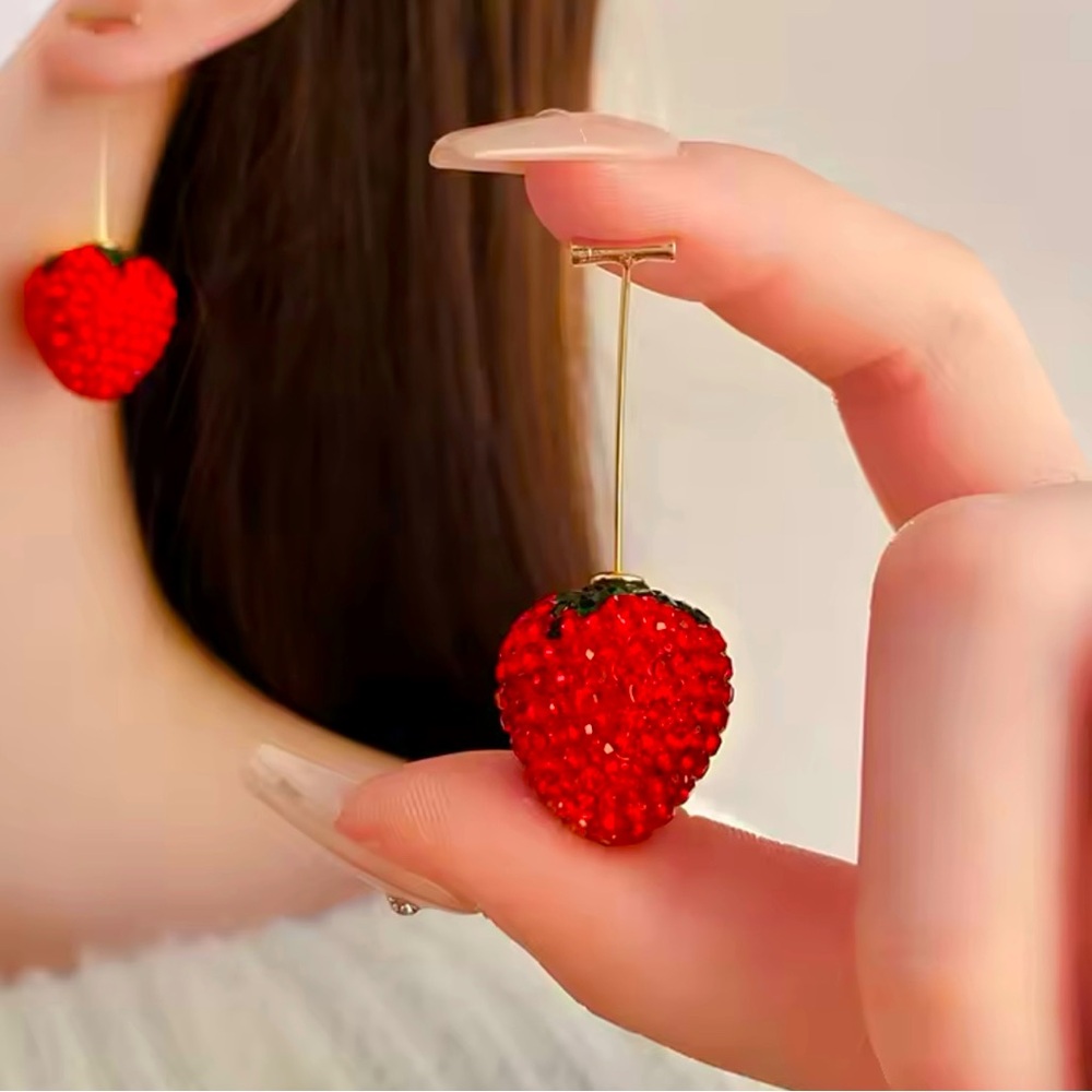 Red Bling Strawberry Drop Earrings Crystal Fruit Earrings Summer Spring Fashion - Picture 2 of 2